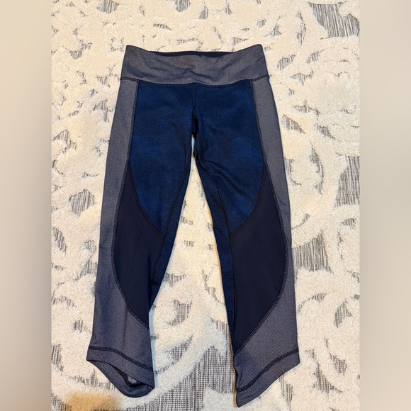 lululemon athletica Pants - Lululemon size 4 Capri style denim/blue color leggings